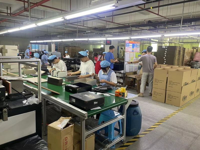 Dongguan Yongjian Paper Products Co., Ltd ligne de production du fabricant